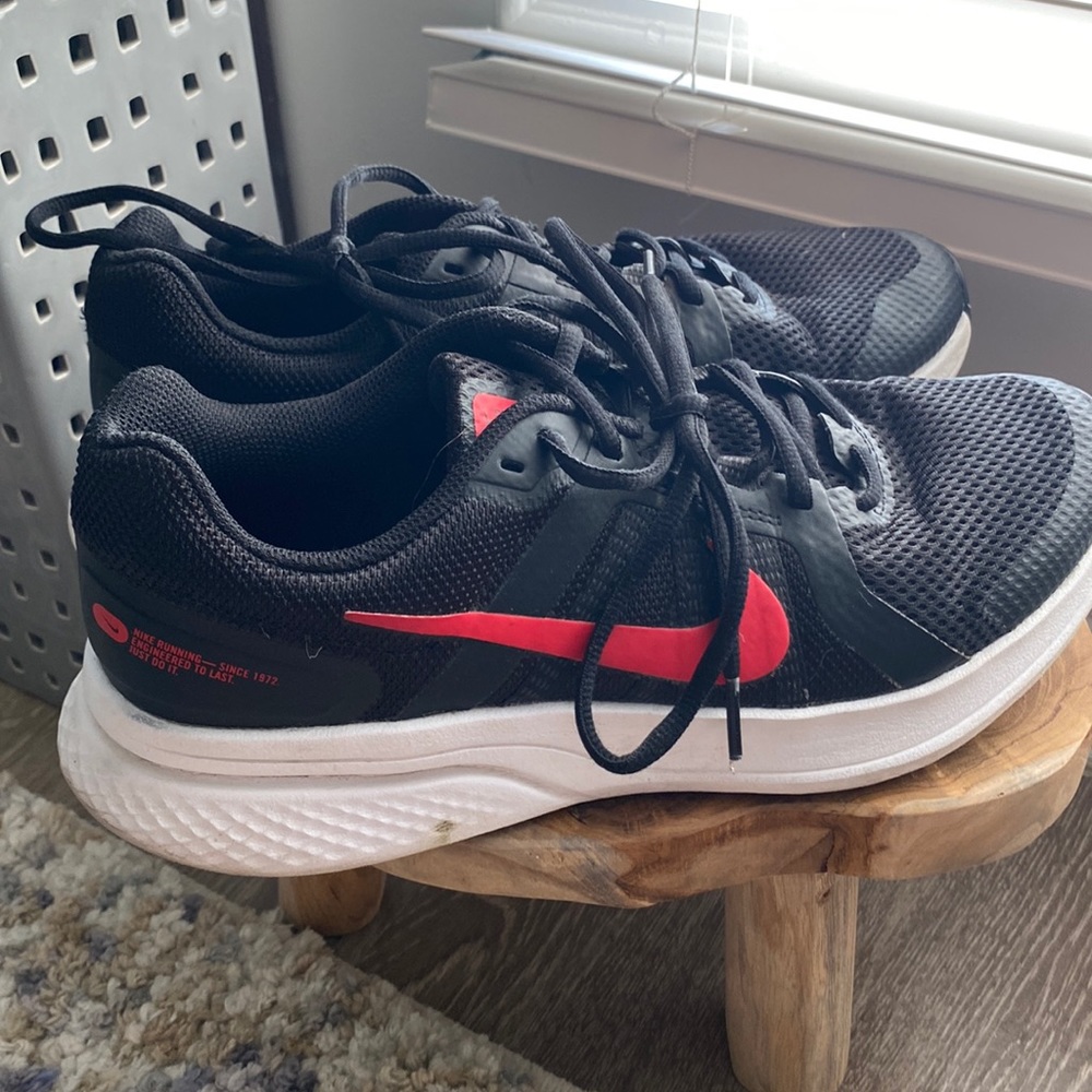 Men’s black and red Nike Running shoes. Barely worn great condition